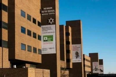 美国 重灾区 护士网上筹款为同事买防护装备,医院却将其停职